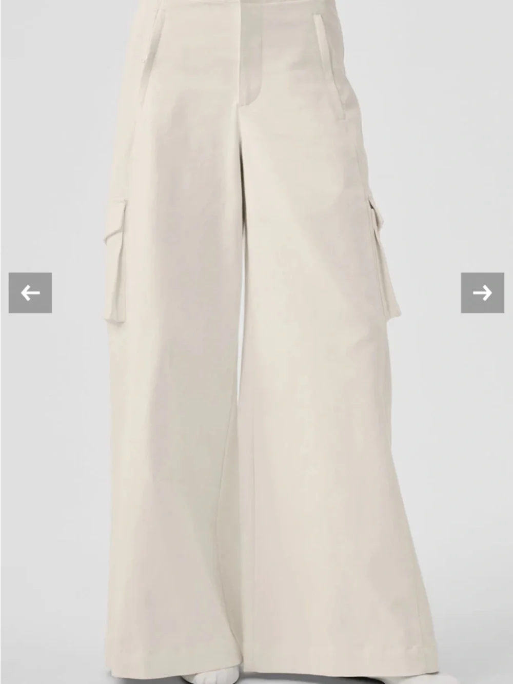 ALO Yoga Wide-Leg Cargo Pants in Cream